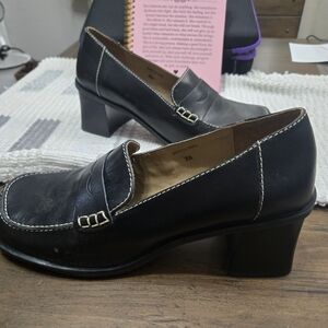 Two Lips Black Women's Slip-On Loafers